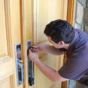 Super Locksmith Service Hawaiian Gardens, CA 562-263-5459 - house-locksmith